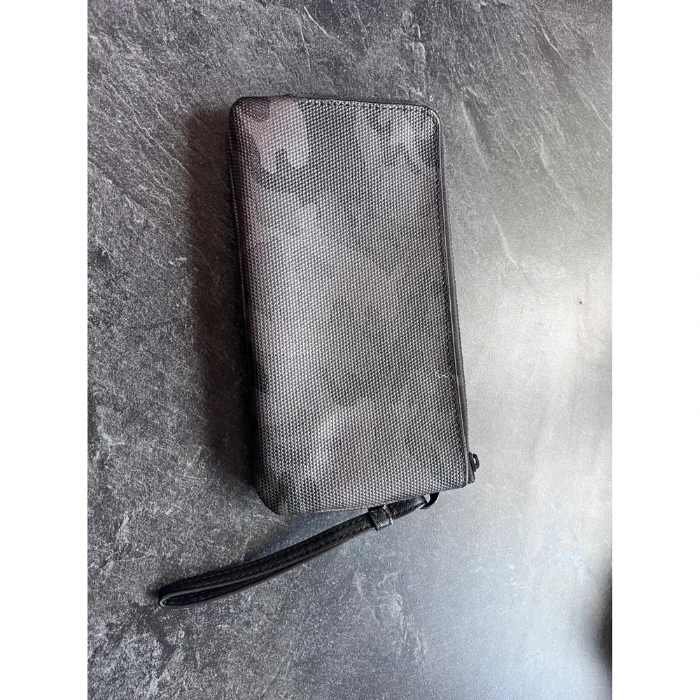 Lululemon Double Zip Wristlet Gray‎ Black Camo Print Travel Wallet Clutch Pouch